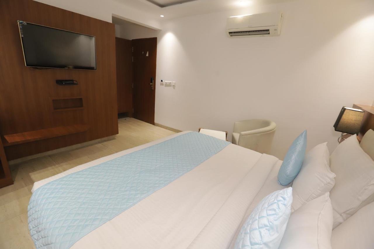 Nh Skye Suites Нью-Дели Экстерьер фото