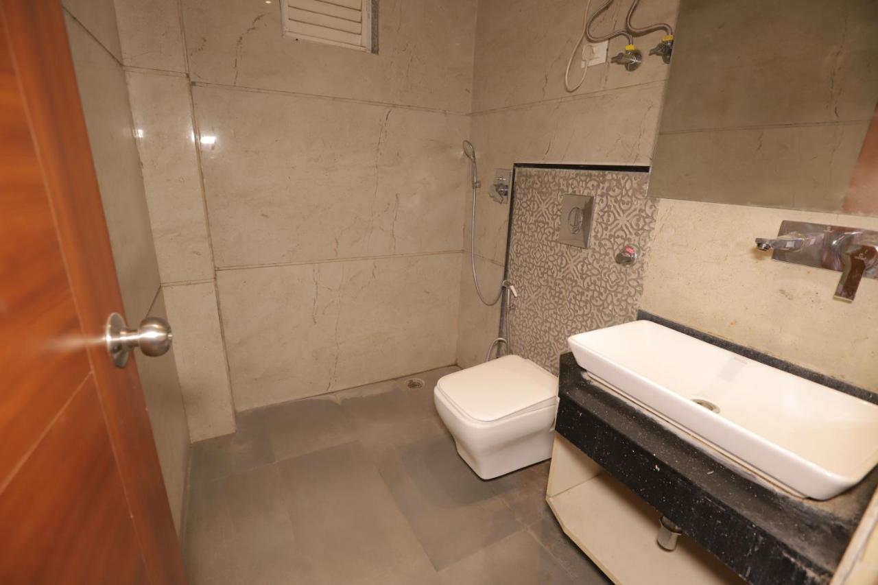 Nh Skye Suites Нью-Дели Экстерьер фото