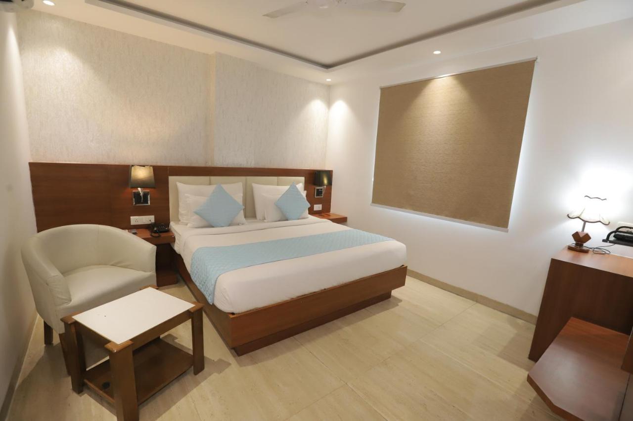 Nh Skye Suites Нью-Дели Экстерьер фото