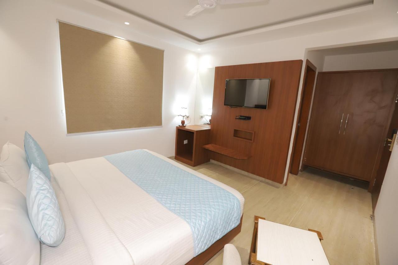 Nh Skye Suites Нью-Дели Экстерьер фото