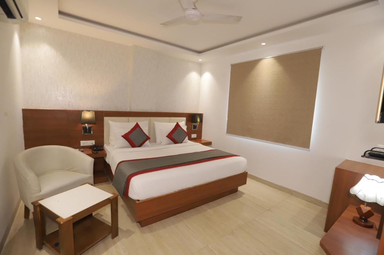 Nh Skye Suites Нью-Дели Экстерьер фото
